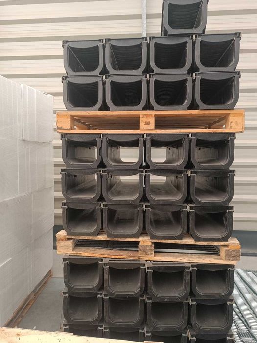 Лоток водовідведення. Пісковловлювач пластиковий з чавунною решіткою