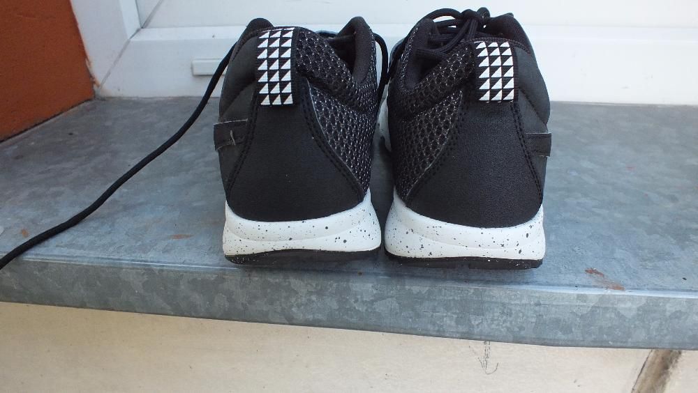 Super buty sportowe marki Nike w roz 42,5