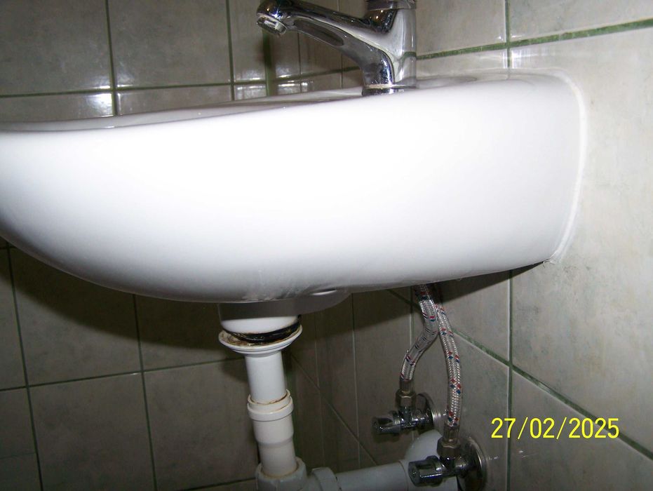 umywalka ścienna kpl z syfonem i baterią