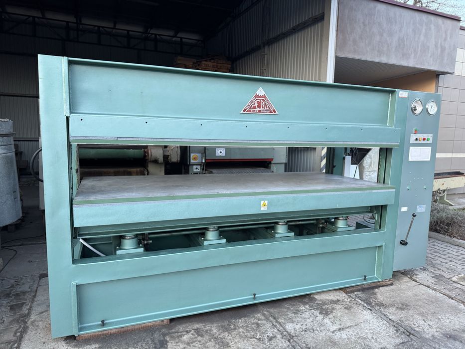 Прес PE.BO Italy 3000x1300мм для шпонування