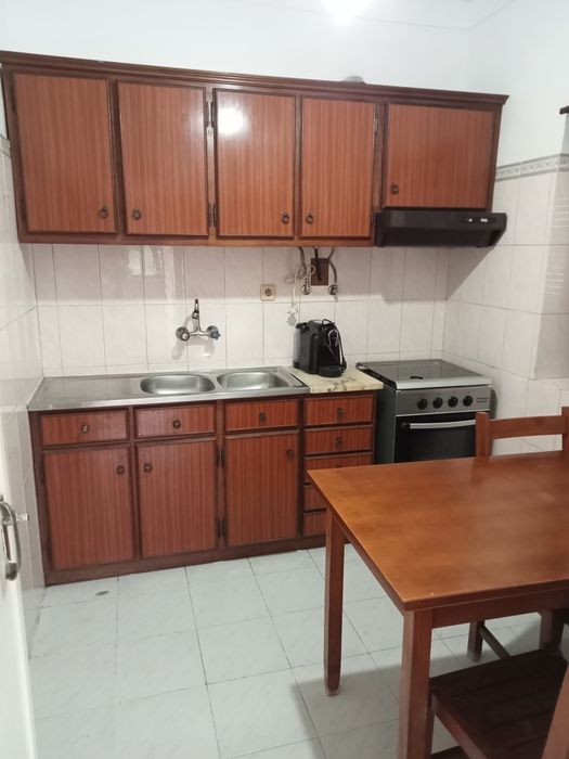 T2 ALUGAR NO Centro do AVELAR - com estacionamento e aparcamento