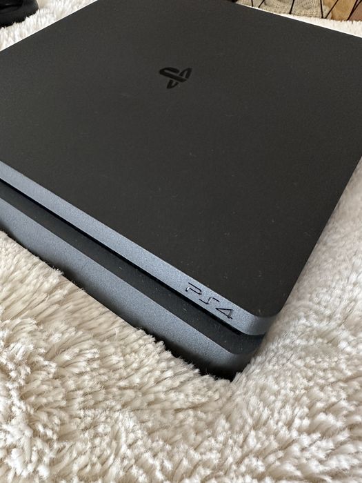 PlayStation 4 slim + 2 Comandos originais