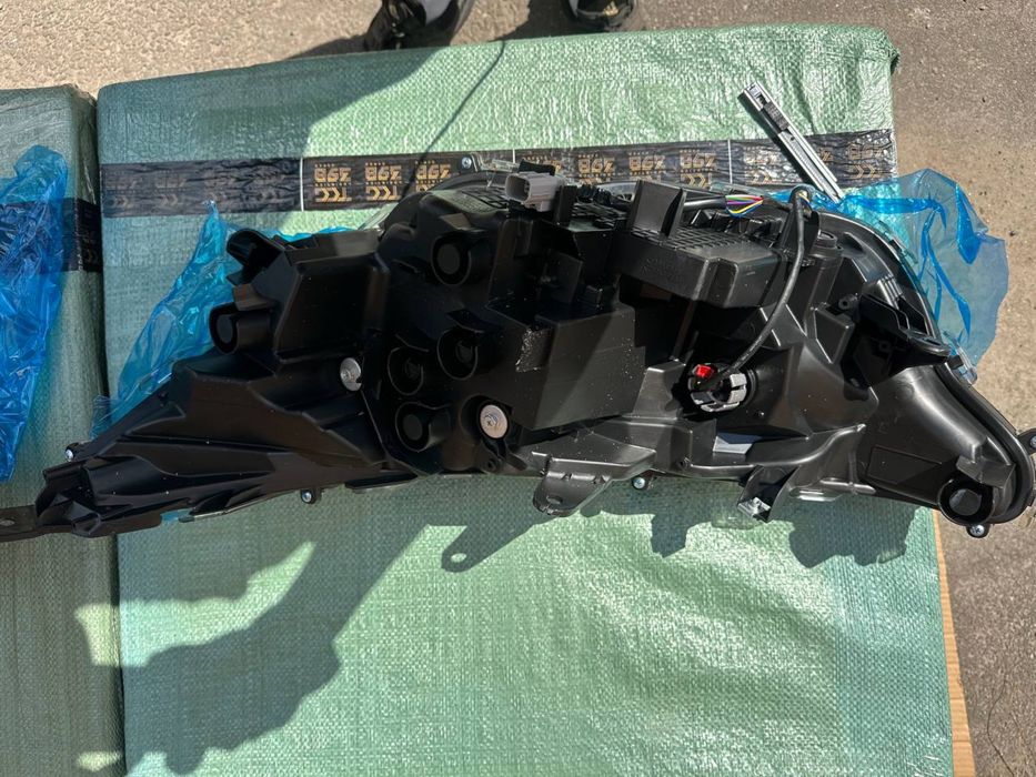 Фари, фара Toyota Rav4 Тойота Рав4 2022 2023 2024