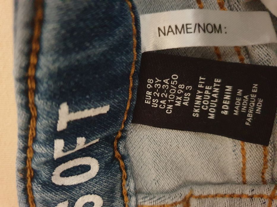 Modne rozciągliwe jeansy H&M r.98 z dziurami dla chłopca