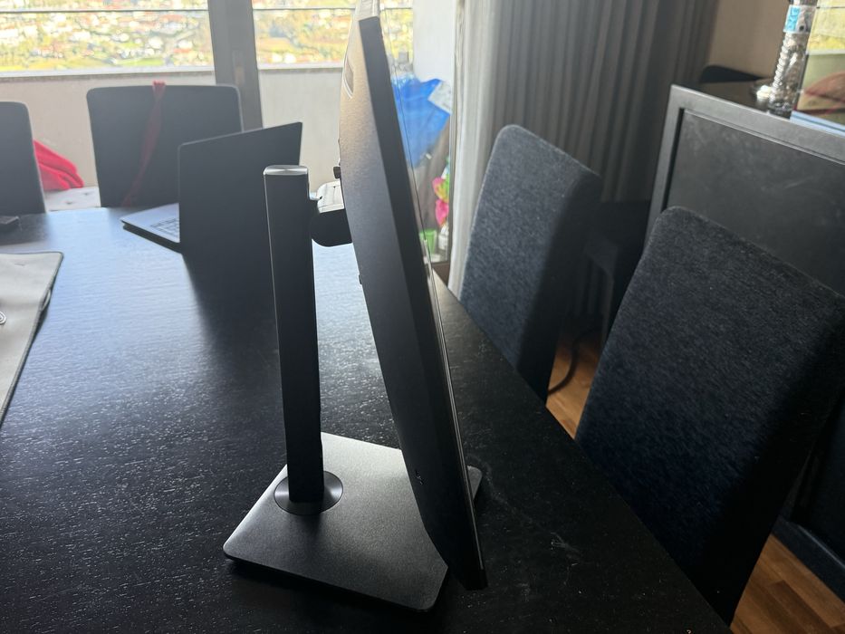 Monitor Lenovo 27’ 4K