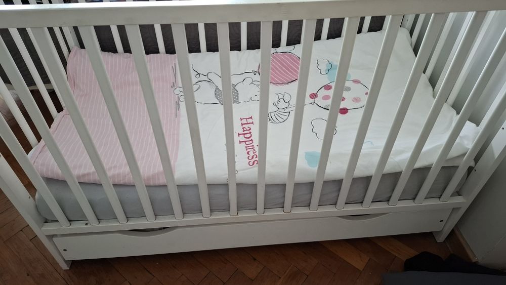 Łóżeczko dziecięce biale drewniane plus pościel materac