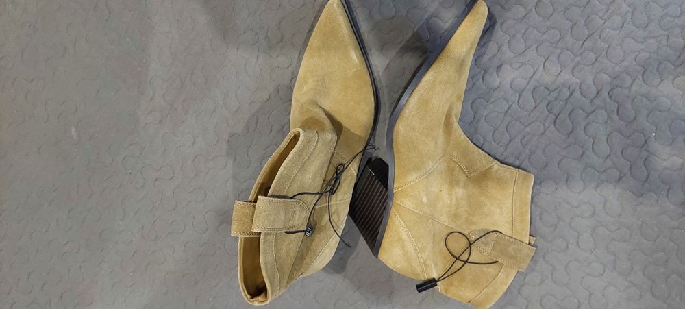 Продаю нові  козаки  натуральна  замша