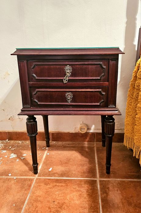 Mesa de cabeceira vintage