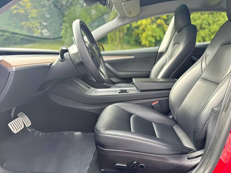 Tesla Model 3      2023