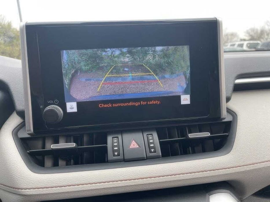 Toyota RAV4 Hybrid XLE Premium      2024