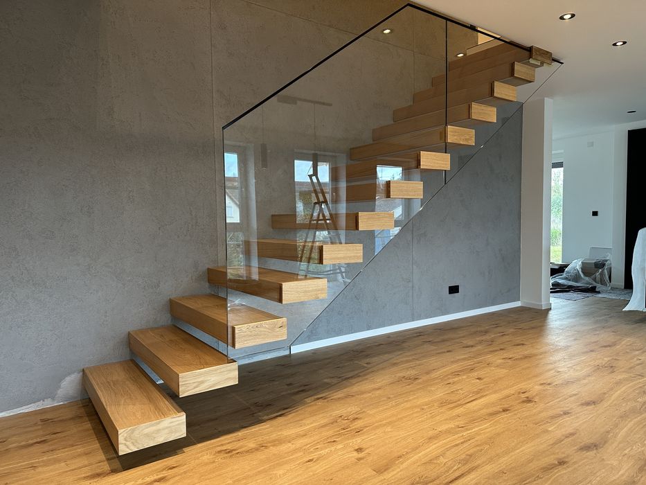 Schody półkowe, Schody wiszące, Cała Polska