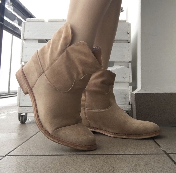 Botki zamszowe beżowe