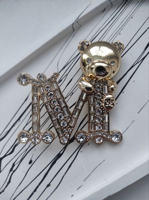 Брошки ведмедики, літера М з маркуванням Max Mara