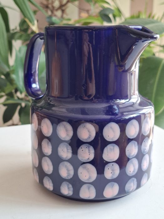 Ceramiczny dzbanek w kropki