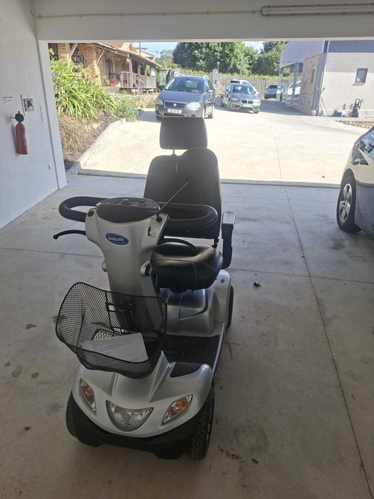 Scooter elétrica de mobilidade reduzida Invacare Orion