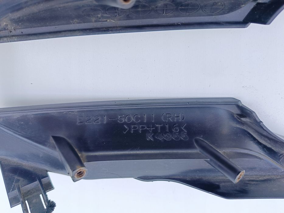RAMKA HALOGENU KIERUNKOWSKAZU PRAWA MAZDA CX-7 2006-2009 E22150C11