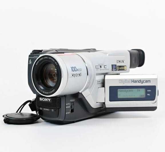 Kamera Cyfrowa Sony DCR-TRV520E Hi8 PAL Digital8 i.LINK FireWire Czyta Kasety + Karty pamięci MEMORY STICK LCD CCD Super Stan ! 2x aku 100% Sprawna !