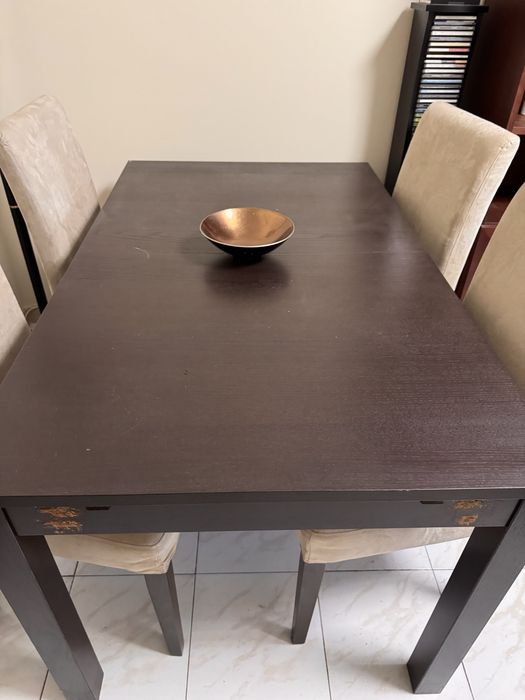 Mesa extensivel com 4 cadeiras