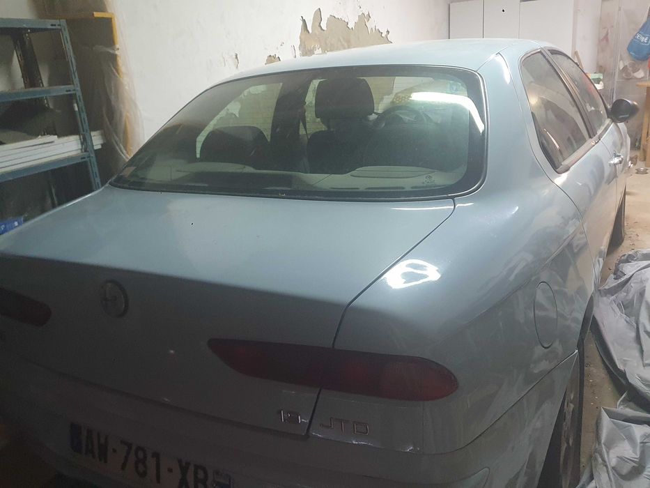 Carro com matricula francesa vendido completo somente com finalidade do comprador retirar peças ou demantelar