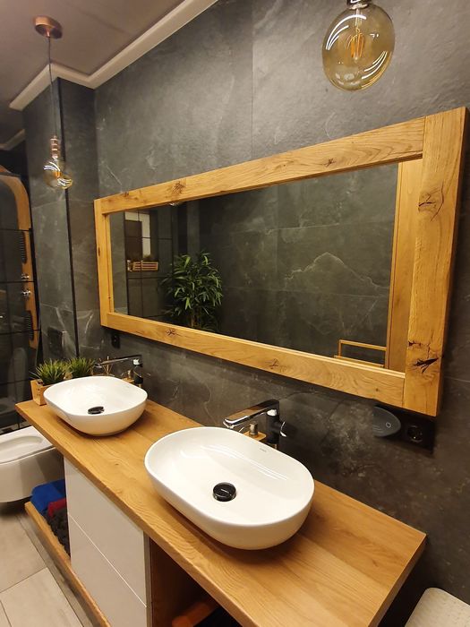 Rustykalne lustro w dębowej ramie