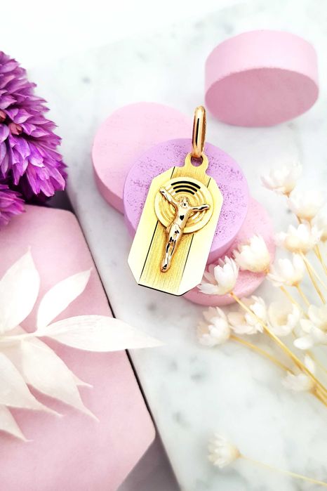 Złoty prostokątny medalik Jezus Chrystus pr. 585