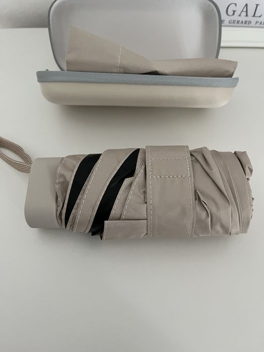 Guarda chuva / chapeu de chuva mini bege! NOVO