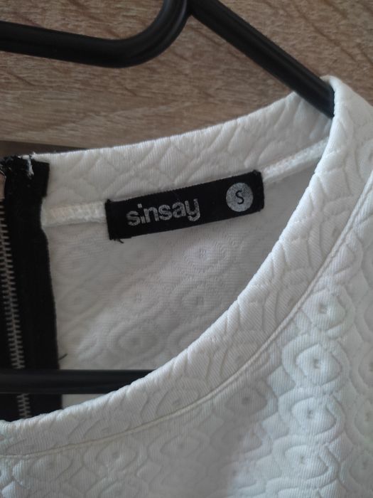Piękna biała sukienka Sinsay S