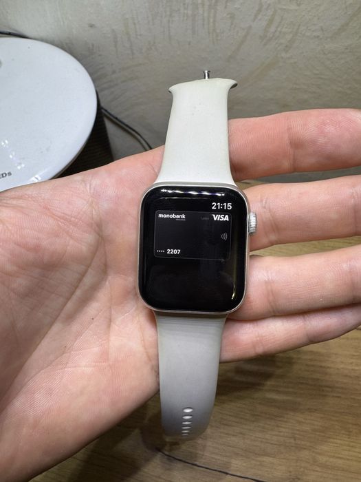 Apple watch  SE 2 40 mm акб 100 % гарний  стан