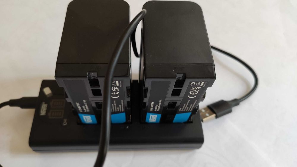 Monitor podglądowy dotykowy 4K do kamery plus akumulatory