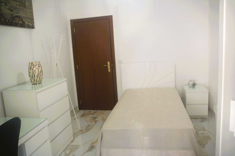 Alugam-se quartos a estudantes