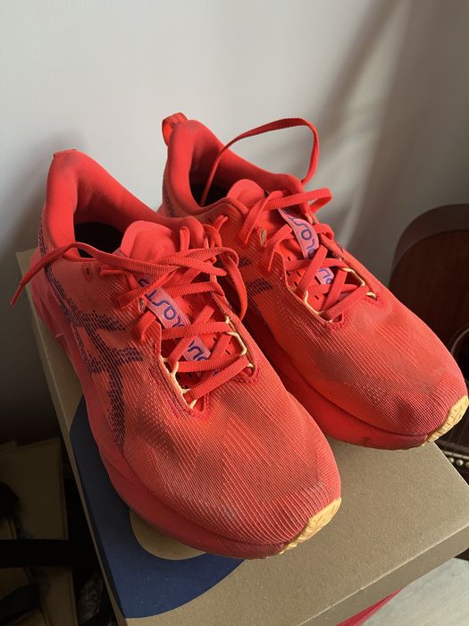 Asics Novablast 5 buty do biegania rozmiar 42