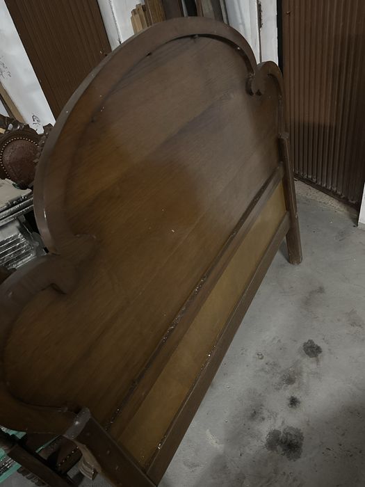 Cama de madeira maciça