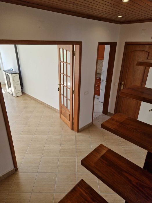 Apartamento T2 Duplex para Arrendamento em Eiras