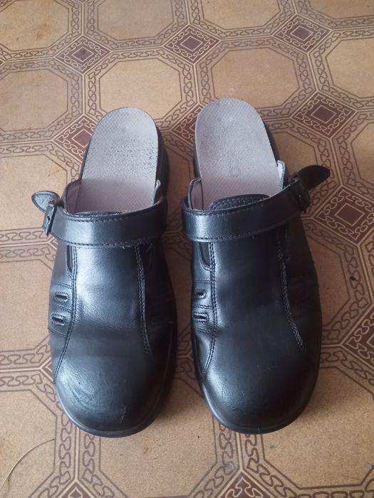 Продаю  шлепанцы размер 45