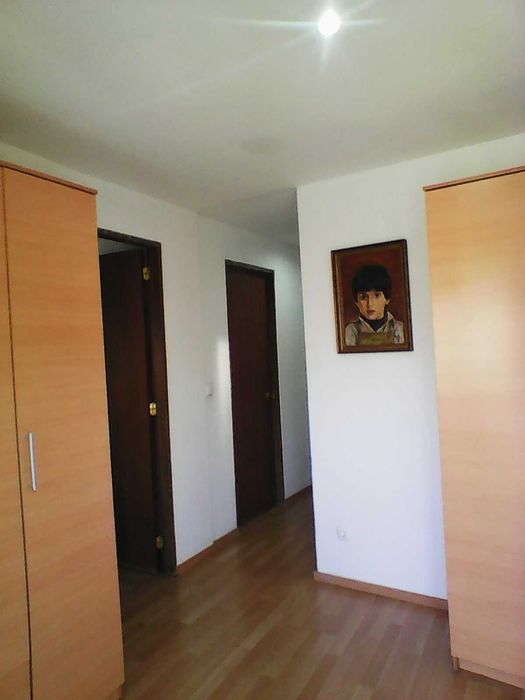 QUARTO-Grande-Partilhado Em Moradia-Preço-BAIXO-À-Avda. Boavista.PORTO