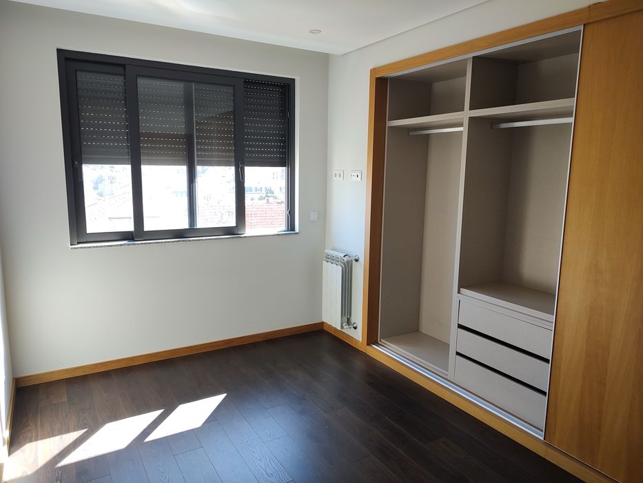 Apartamento T2 na Rua da Boavista com lugares de garagem e vista desafogada