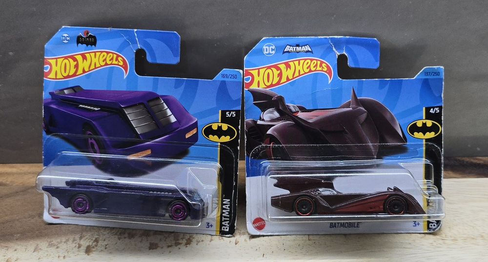 Resoraki samochodziki Hot Wheels Batman 4/5 5/5