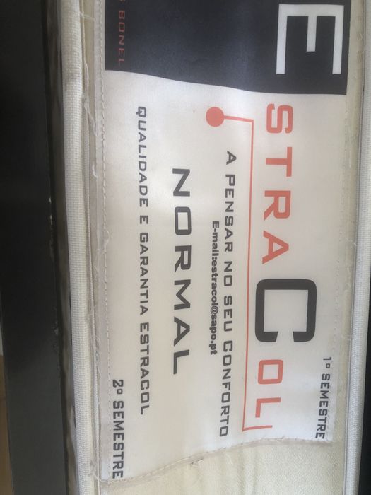 Cama individual com colchao,cómodo e duas cabeceiras