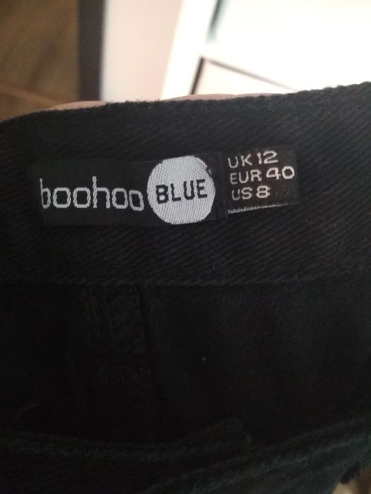Spodnie jeansowe z dziurami boohoo rozmiar 40