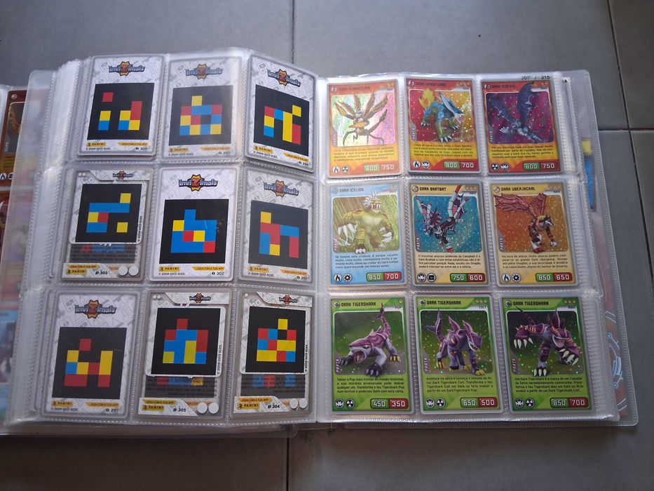 Coleção Invizimals e Invizimals Nova Aliança (Incompleta) - Cadernetas + Cartas