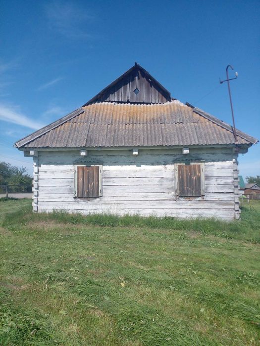 Продаеться стара хата під розборку.