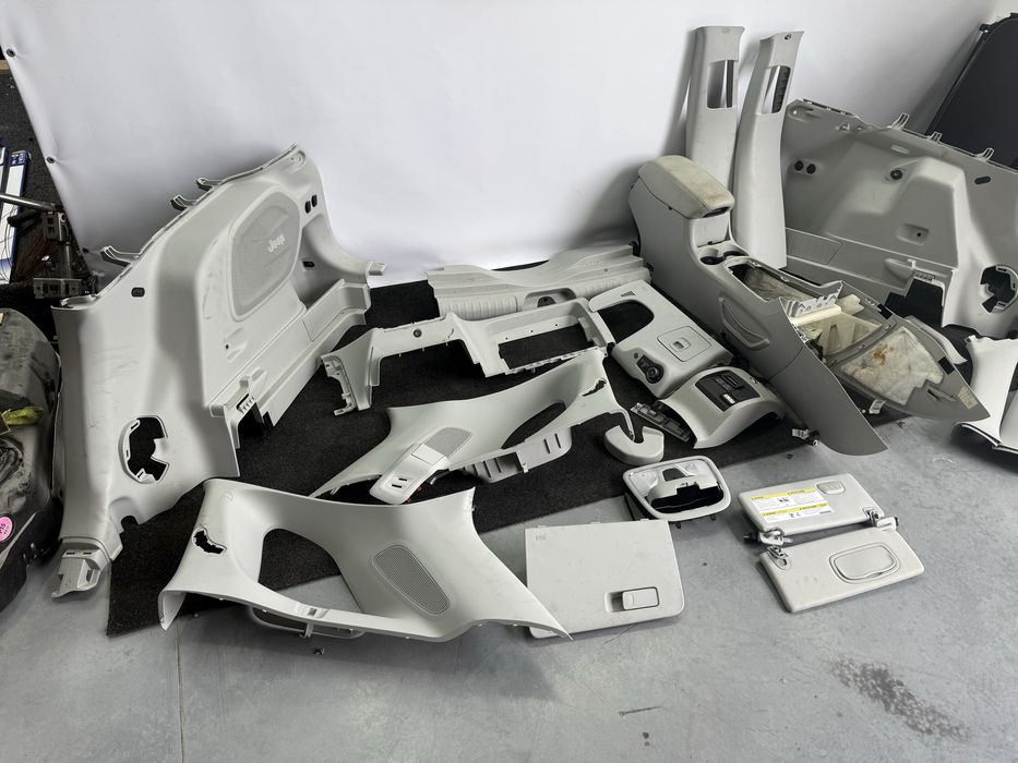 Jeep cherokee kl 2019+ пластик салону карти заглушки бардачок