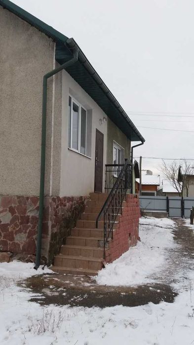 Нежитлові приміщення, площею 98,8 кв. м,  Івано-Франківська  обл.