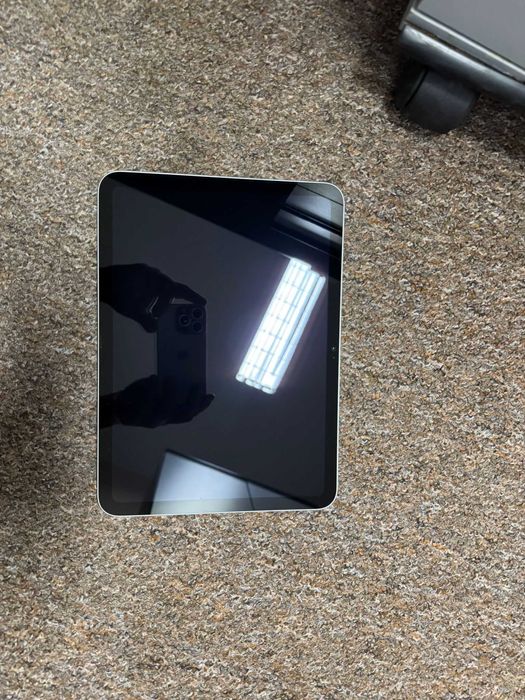 iPad 11th Gen (A16) 128GB SILVER - Praktycznie Nowy