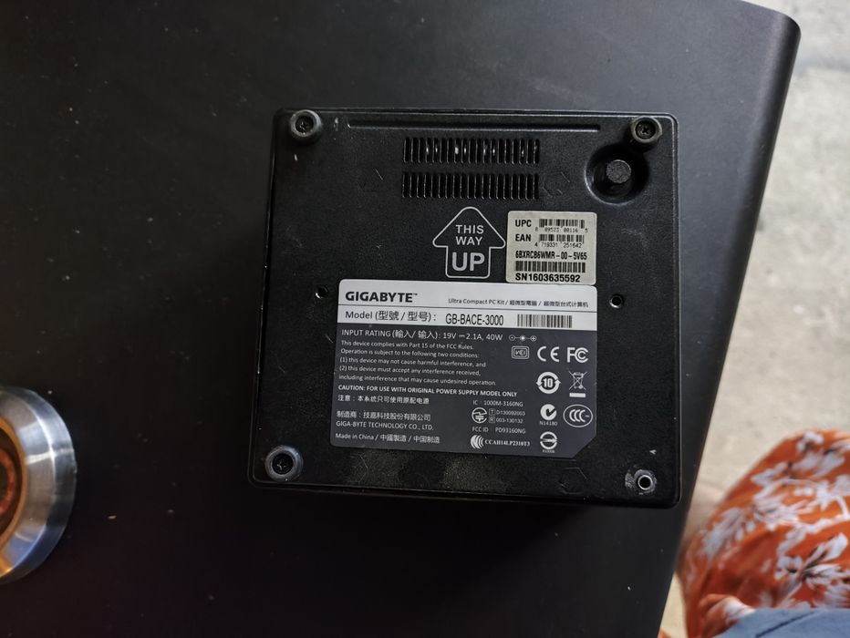 Mini komputer Gigabyte 4gb tam, Intel 1000gb