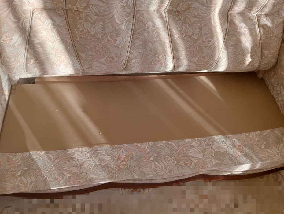 Sofá de três lugares + um sofá