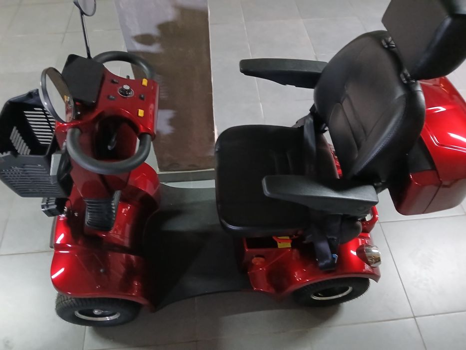 Mota de 4 rodas para idoso