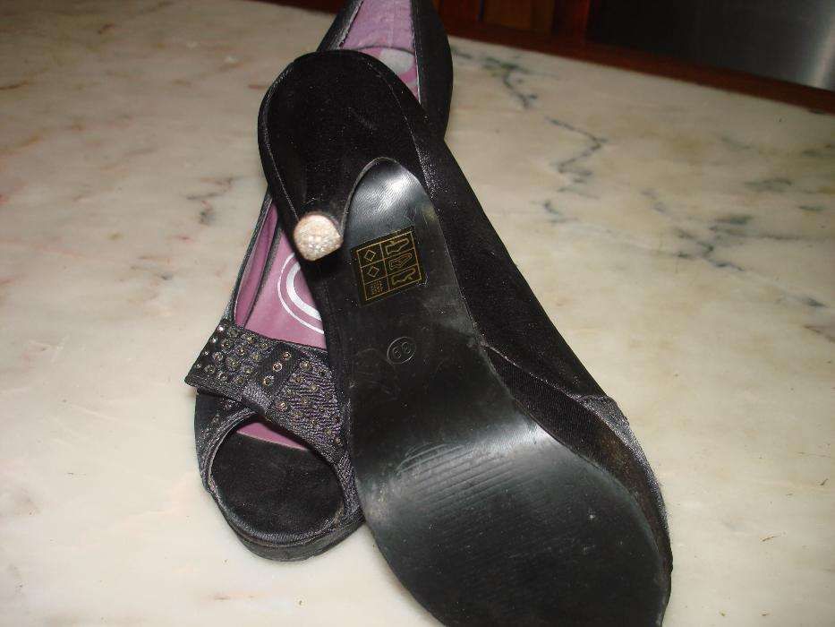 Sapatos abertos a muito bom preço