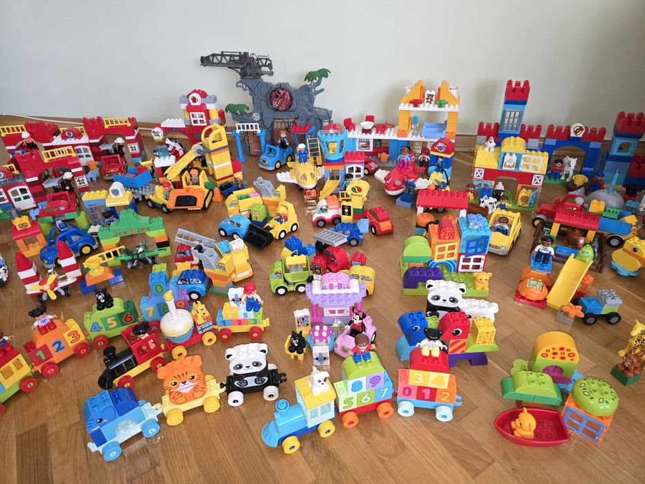 Дуже багато наборів лего duplo, все оригінал
