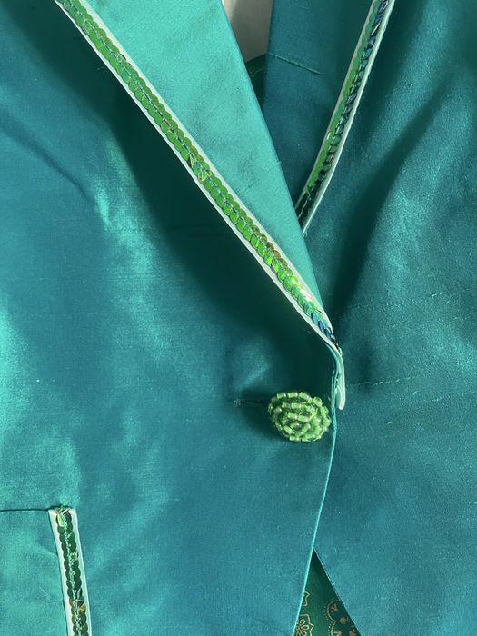 Fato, saia e casaco em seda, novo, verde